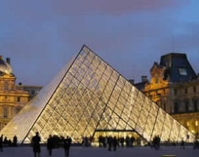 Pir�mide del Museo del Louvre - Par�s