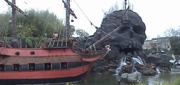 Barco del Capit�n Hook y Playa de los Piratas - Disneyland Par�s